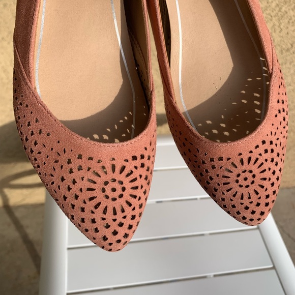 Vionic suede perforated dusty rose shoes size 6 - Picture 5 of 15